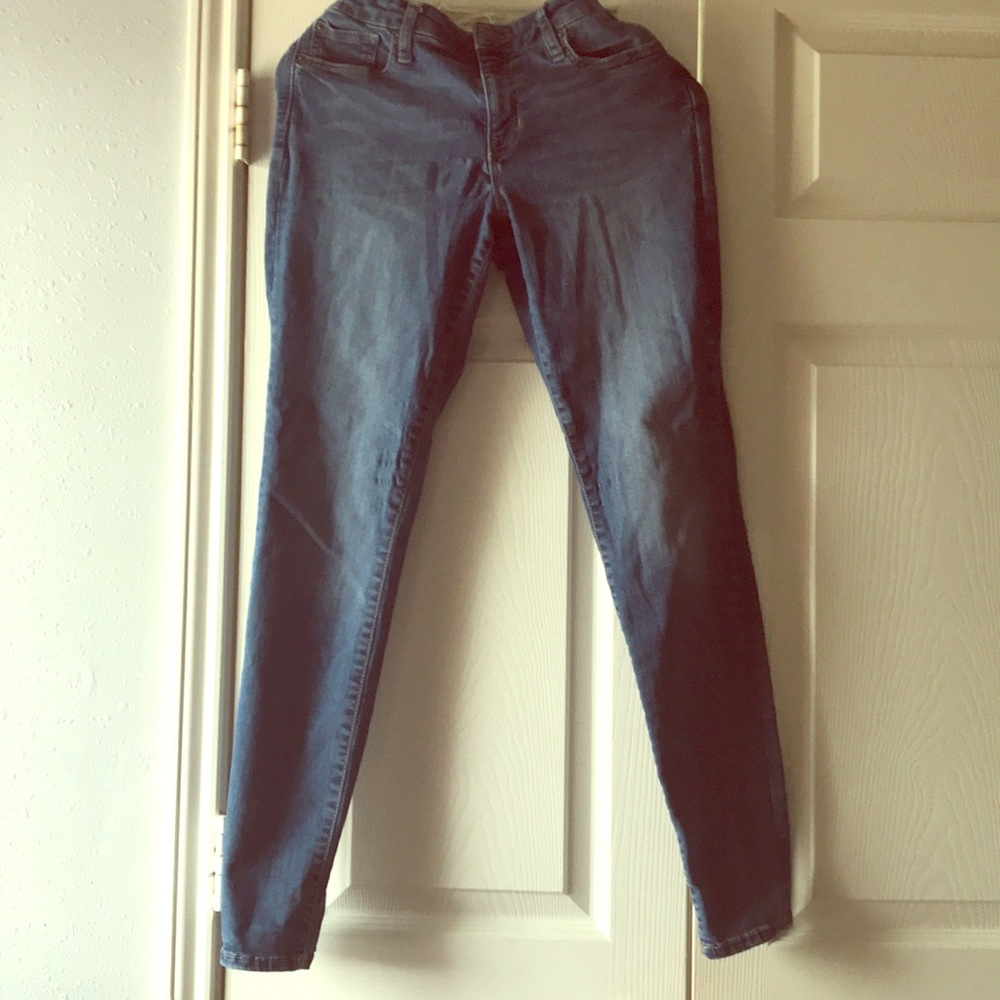 Gap Distressed Jean